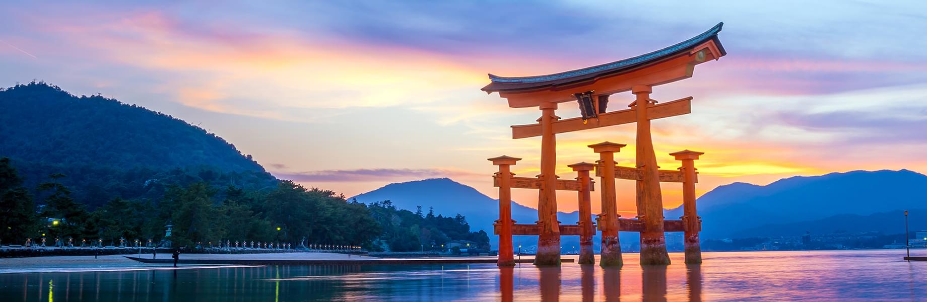 厳島神社近くの宮島の名物・お土産処平野屋