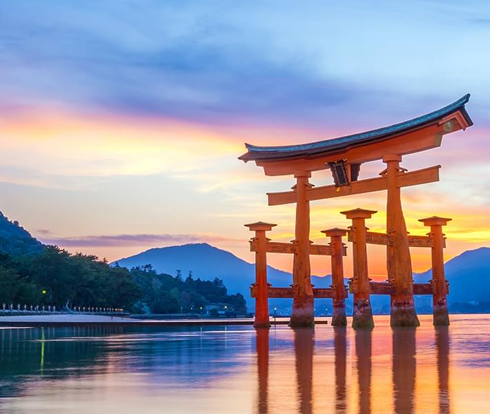 厳島神社近くの宮島の名物・お土産処平野屋
