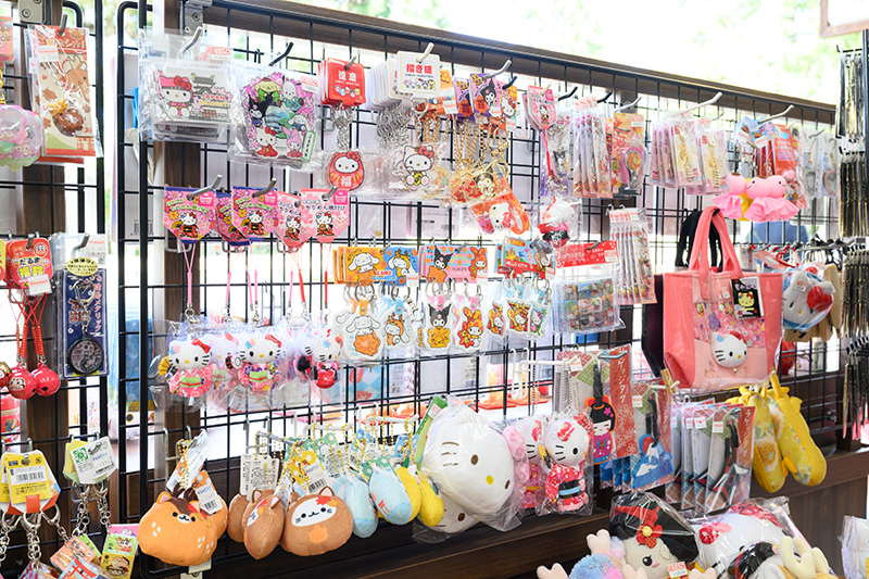 ストラップ キティちゃんほか